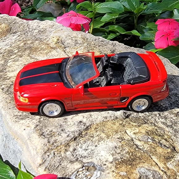 NEW RAY ♡ Red w/Black Racing Stripes 1994 Ford Mustang GT Convertible 1:43 Scale - Picture 12 of 14